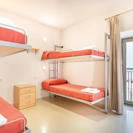 Inturjoven Hostel *